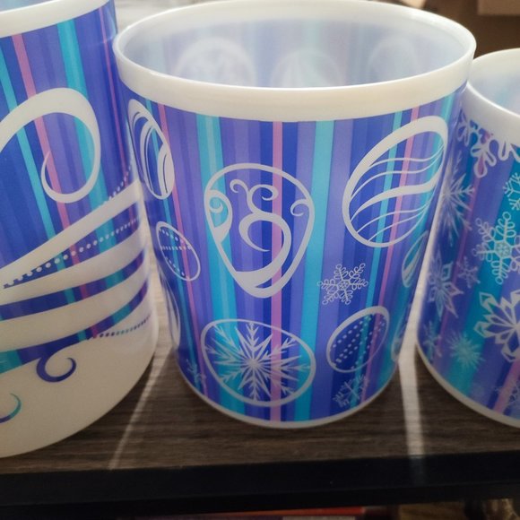 Tupperware food containers 12 - 8 - 5 cups winter design - Picture 3 of 6